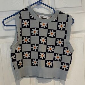 Zara Black and Gray Daisy Pattern Knit Top